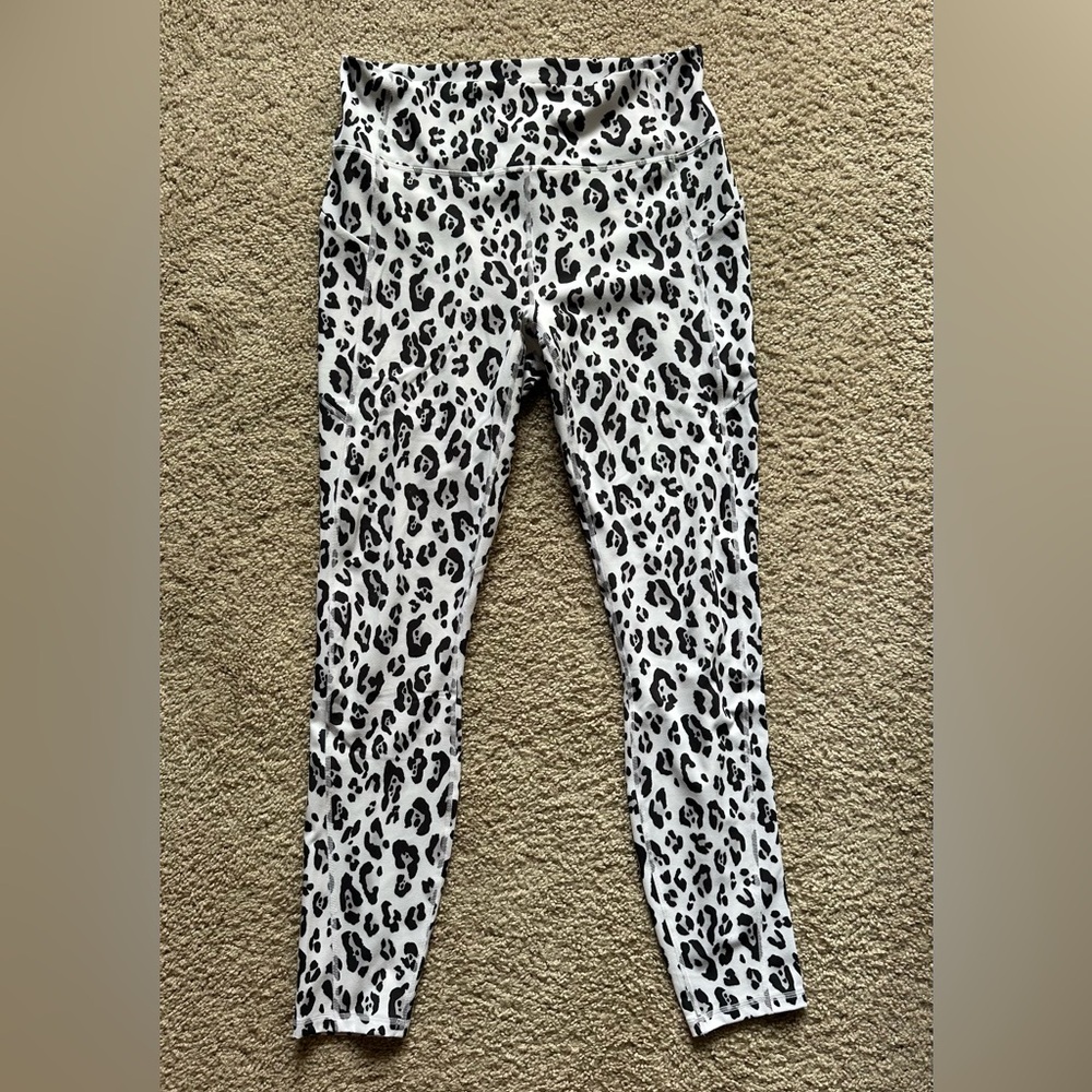 Fabletics - XL - Snow Leopard Leggings